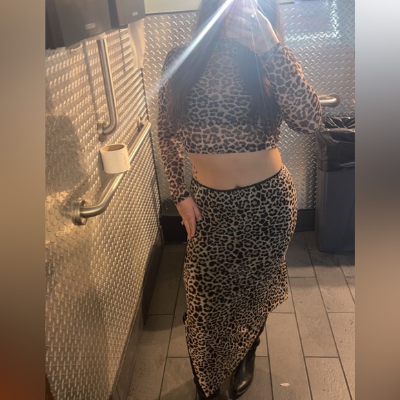 WILD ABOUT MY OUTFIT MESH LEOPARD TWO PIECE SET- size medium - Picture 2 of 3